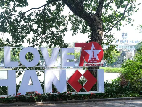 Một ngày ở phố cổ Hà Nội mùa thu