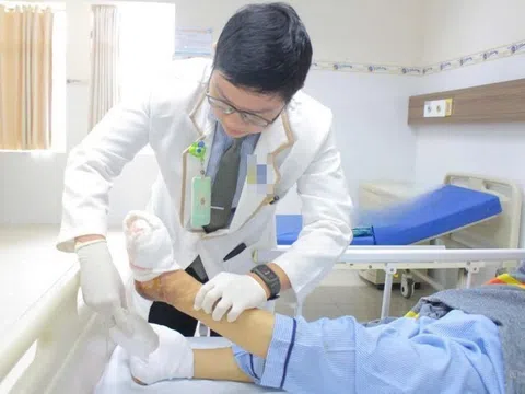 Người phụ nữ phải cắt ngón chân vì ngâm nước nóng