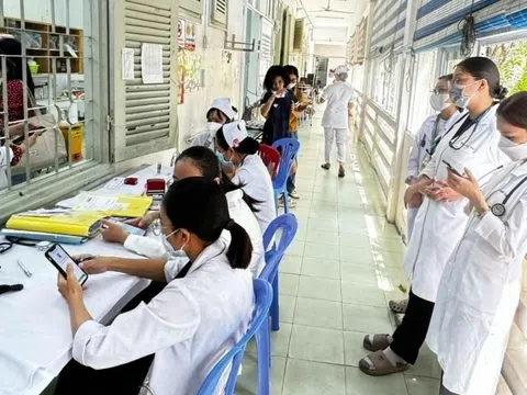 Cách nào giảm áp lực cho nhân viên y tế?