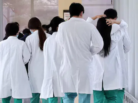 Báo Chosun: Bác sĩ Hàn Quốc kéo nhau sang Việt Nam tìm việc