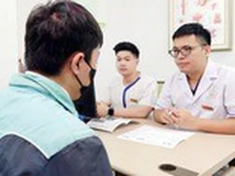 Ngủ dậy đau quằn quại ‘vùng kín’, cẩn thận do xoắn tinh hoàn