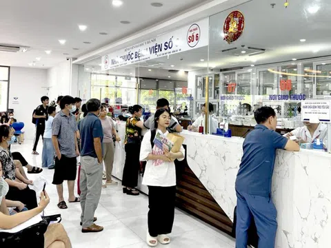 Bảo hiểm trả tiền thuốc trực tiếp: Đẩy khó cho người bệnh?