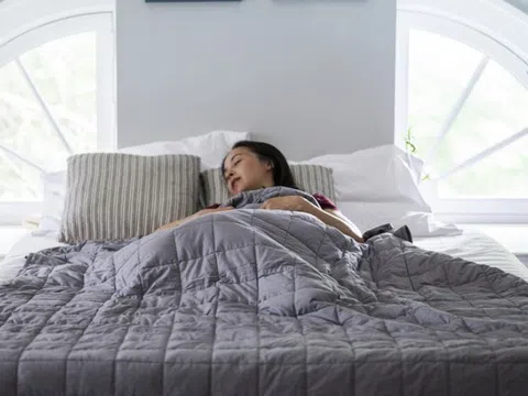 Đắp chăn dày có thể giúp chữa mất ngủ