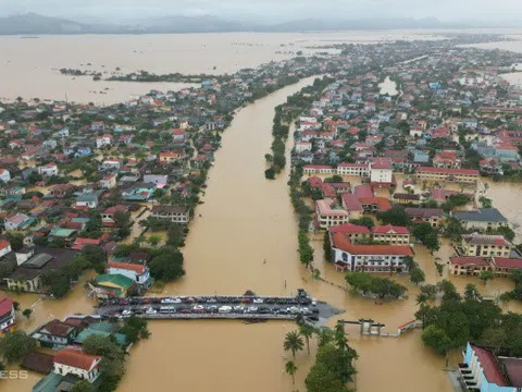 Quảng Bình dừng hoạt động du lịch vì lũ lụt