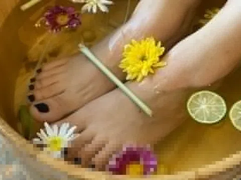 Lợi ích bất ngờ khi ngâm chân nước ấm