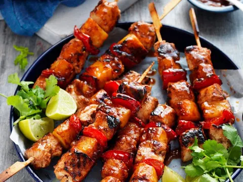 Sự cố hy hữu lúc ăn thịt nướng khiến bé gái nhập viện khẩn cấp