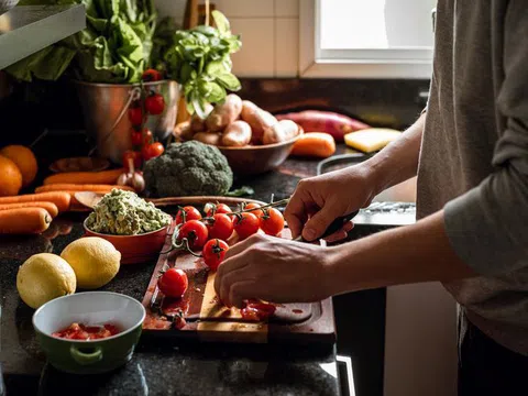 Nhịn ăn gián đoạn giúp giảm cân, nhưng cần lưu ý gì?