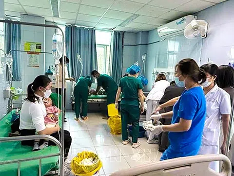 20 trẻ mầm non phải vào viện do nghi ăn nhầm thuốc diệt chuột