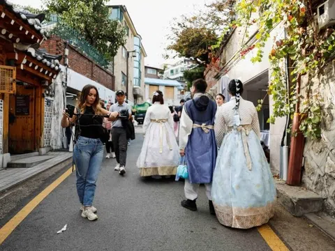 Làng cổ Seoul gây tranh cãi vì áp giới nghiêm