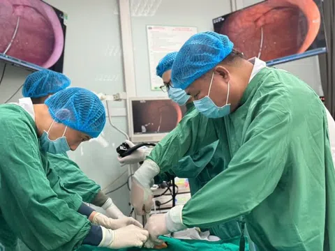 Thanh niên phải mở thông dạ dày vì một dấu hiệu lạ khi ăn