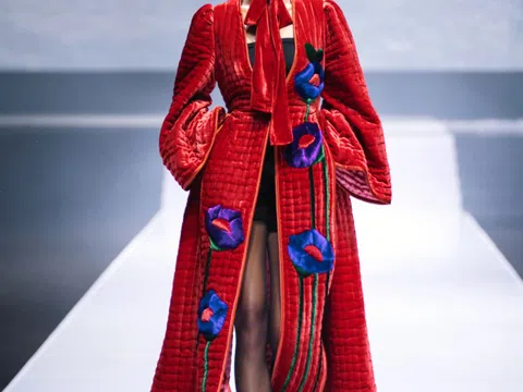 H'Hen Niê làm 'Nữ hoàng mùa đông' trên sàn catwalk
