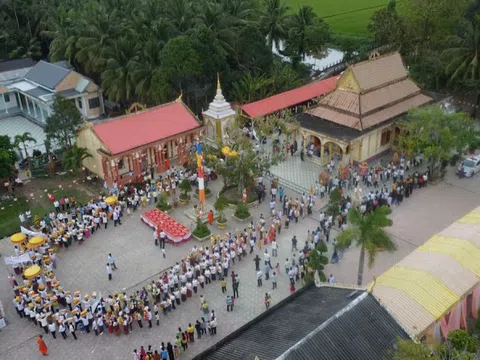 Lễ dâng y của người Khmer ở Trà Vinh