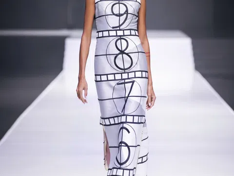 Đầm hình bỏng ngô, tượng Oscar trên sàn catwalk