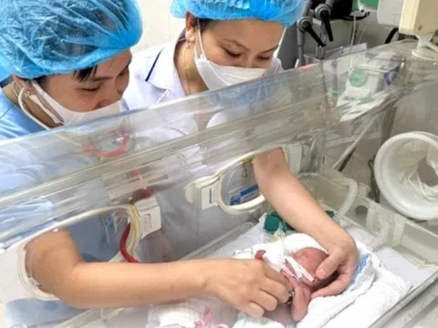 Bé trai một ngày tuổi nguy kịch vì hạ đường huyết