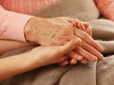 5 bệnh người cao tuổi hay gặp vào mùa lạnh
