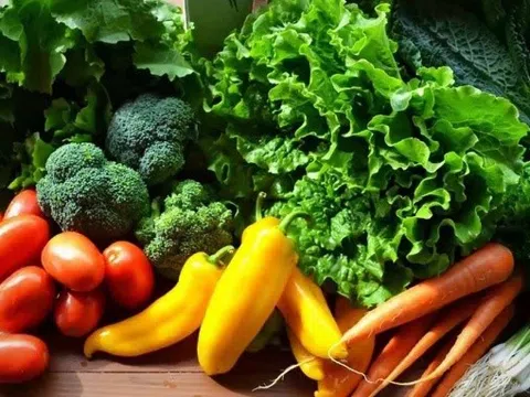 Có nên ăn hoa quả thay rau xanh?