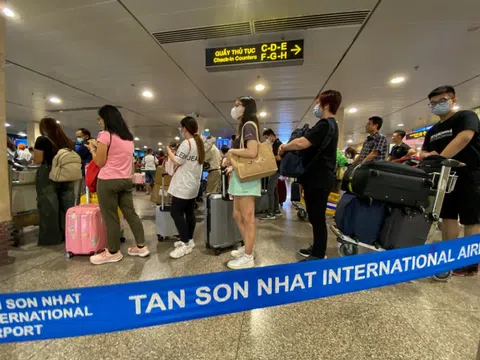 Tour Tết trong nước bị 'quay lưng' vì giá vé máy bay cao