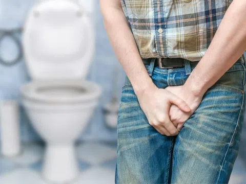 Nước tiểu có bọt như xà phòng cảnh báo bệnh gì?