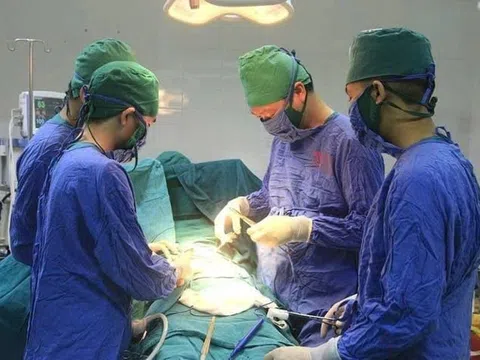 Hóc xương cá, người đàn ông phải cắt bỏ một phần tá tràng