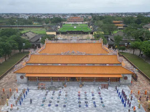 Lễ thiết triều thời Nguyễn trước điện Thái Hòa
