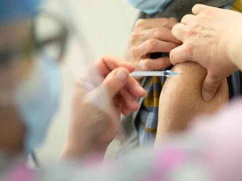 Vì sao nên tiêm phòng vaccine zona thần kinh?