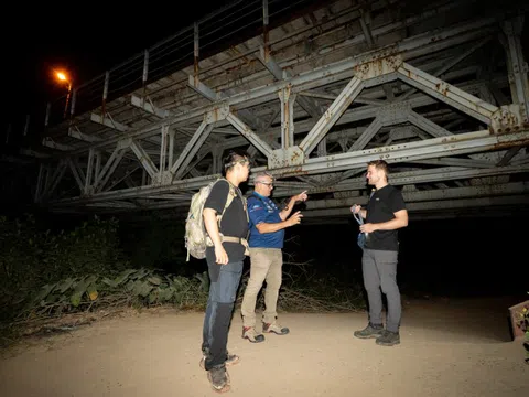 Đêm đi xem rắn hổ mang ở Hà Nội