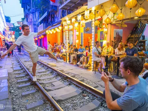 'Phố cà phê đường tàu nên thành điểm du lịch'