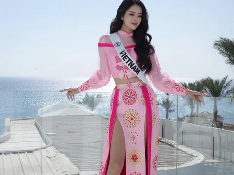 Thời trang gợi cảm của Bùi Khánh Linh tại Miss Intercontinental