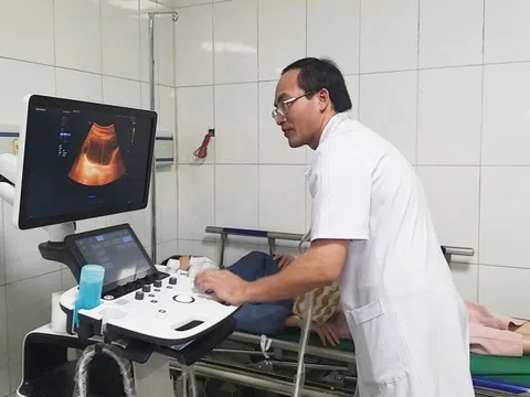 Tạm đình chỉ bếp ăn nghi gây ngộ độc cho 84 công nhân