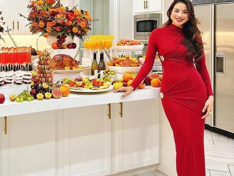 Tủ đồ màu đỏ của Phạm Hương