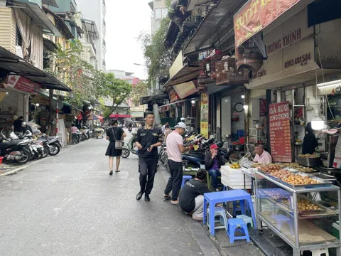 Hàng chả rươi truyền thống hơn 30 năm ở phố cổ