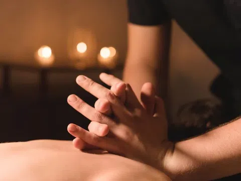 Thấy gì sau cái chết của ca sĩ Thái Lan khi đi massage cổ