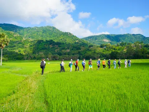 Một ngày trekking núi Cấm - nóc nhà miền Tây