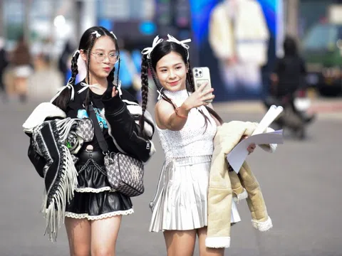 Giới trẻ Việt theo đuổi mốt trang điểm 'bling bling'