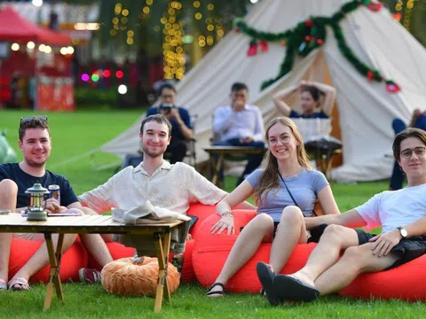 Trải nghiệm khó quên tại 'Siêu hội Giáng sinh' 8Wonder Winter