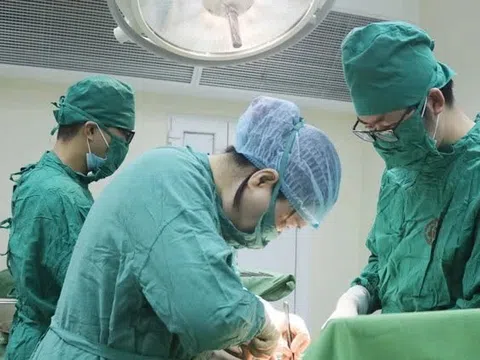 Phát hiện ung thư ở tuổi 28 nhờ tình huống hy hữu