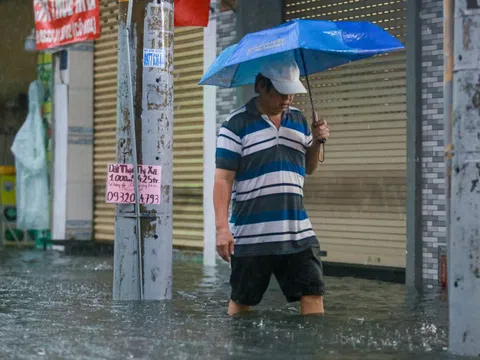 Tin tức sáng 20-12: Chuyển viện 4 nạn nhân cháy quán cà phê; TP.HCM nhiều cơn mưa lớn đột biến