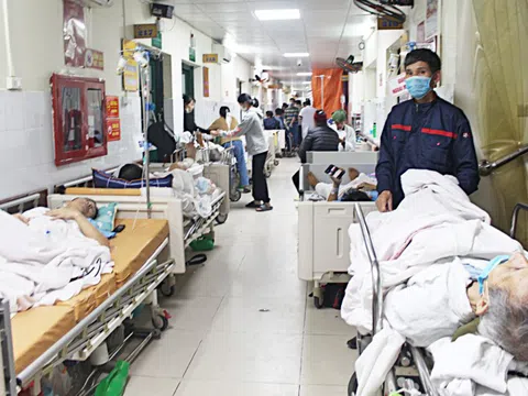 Người bệnh vẫn khổ sở vì thiếu thuốc, vật tư y tế
