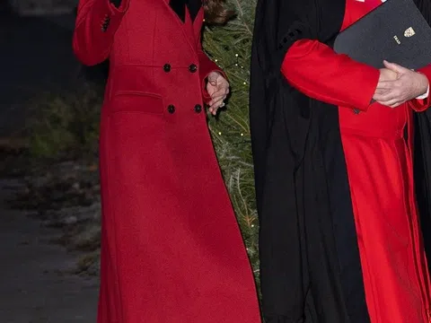 Vương phi Kate Middleton theo đuổi mốt nơ