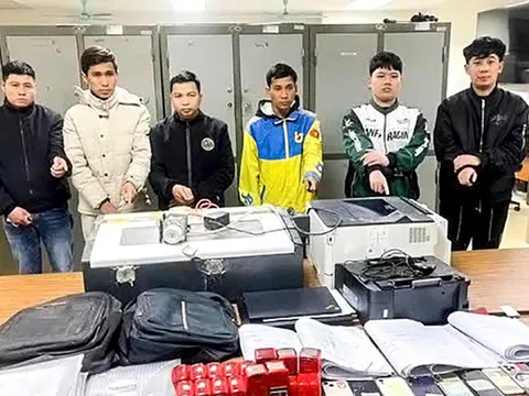 Bắt nhóm xe ôm tham gia đường dây làm, phân phối giấy khám sức khỏe giả