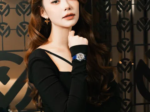 Minh Hằng đeo đồng hồ Franck Muller đính 156 viên kim cương