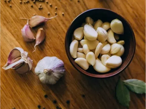 Nam giới ăn tỏi thường xuyên có những lợi ích bất ngờ gì?
