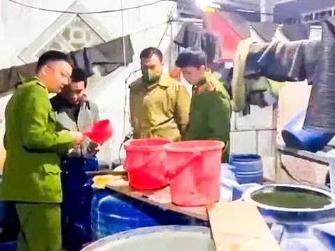 Thực phẩm bẩn vào tận siêu thị, sao nỡ để 'trời kêu ai nấy dạ'?
