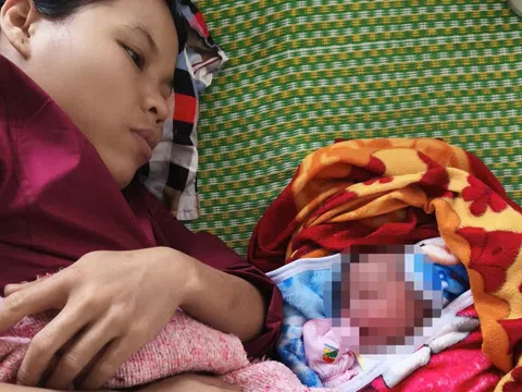Lính biên phòng hỗ trợ sản phụ sinh dọc đường đến bệnh viện