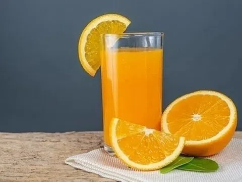 6 nhóm người không nên uống nước cam hàng ngày