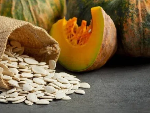 7 lợi ích không ngờ khi bạn ăn hạt bí đỏ