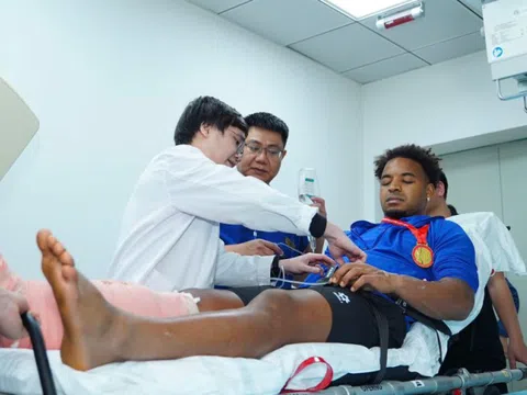 Ca mổ tiền đạo Nguyễn Xuân Son thành công, hôm nay Son có thể tập đi