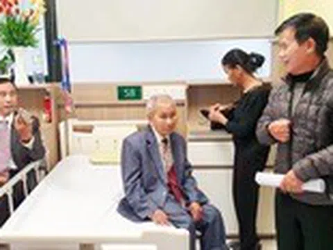Bí quyết sống khỏe của cụ ông 103 tuổi, vượt qua đột quỵ sau trận bóng đá Việt Nam - Thái Lan