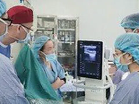 Cô gái 19 tuổi suýt cắt bỏ ngực vì nâng ngực
