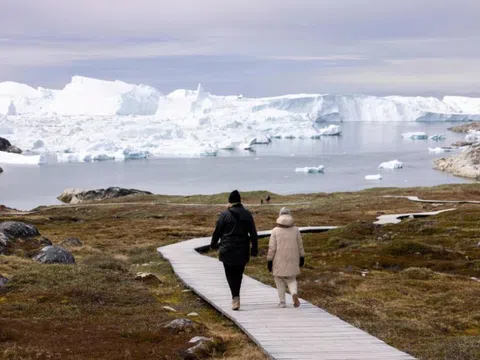Du lịch ở đảo chìm trong bóng tối Greenland